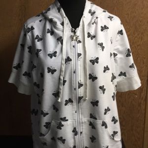 Short sleeved hoodie sweatshirt